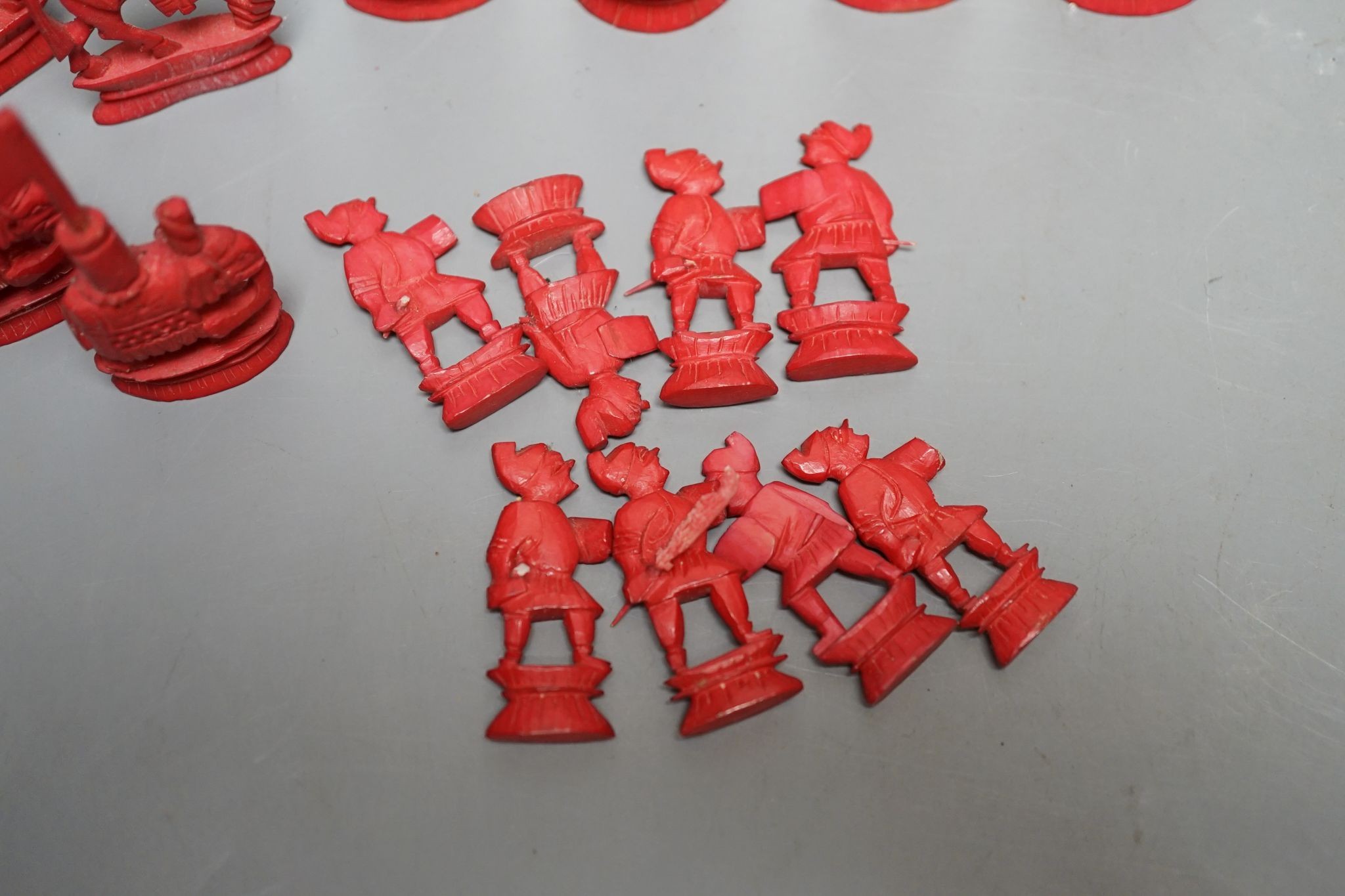 A Chinese bone chess set, Kings 9cm